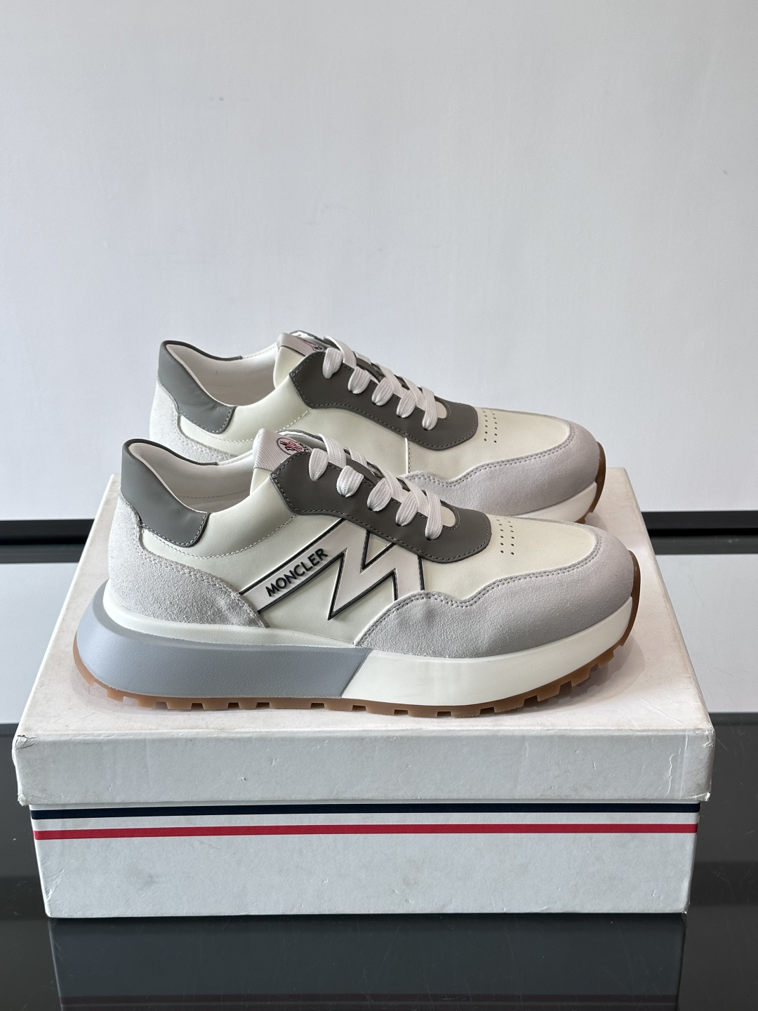 👟Moncler TrailgriP系列户外鞋，采用Cordura防撕裂尼龙+Gore-Tex防水材质，