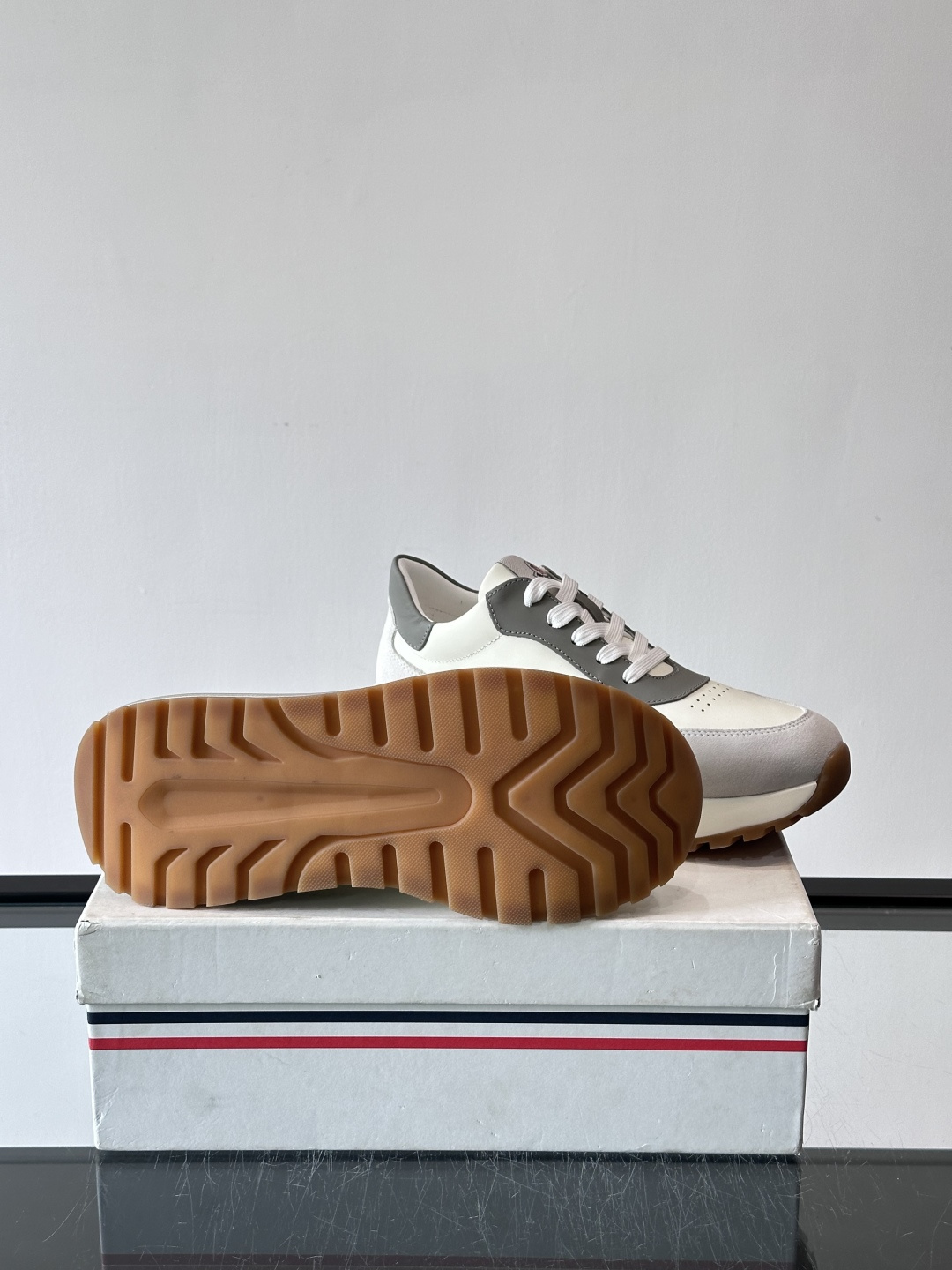 👟Moncler TrailgriP系列户外鞋，采用Cordura防撕裂尼龙+Gore-Tex防水材质，