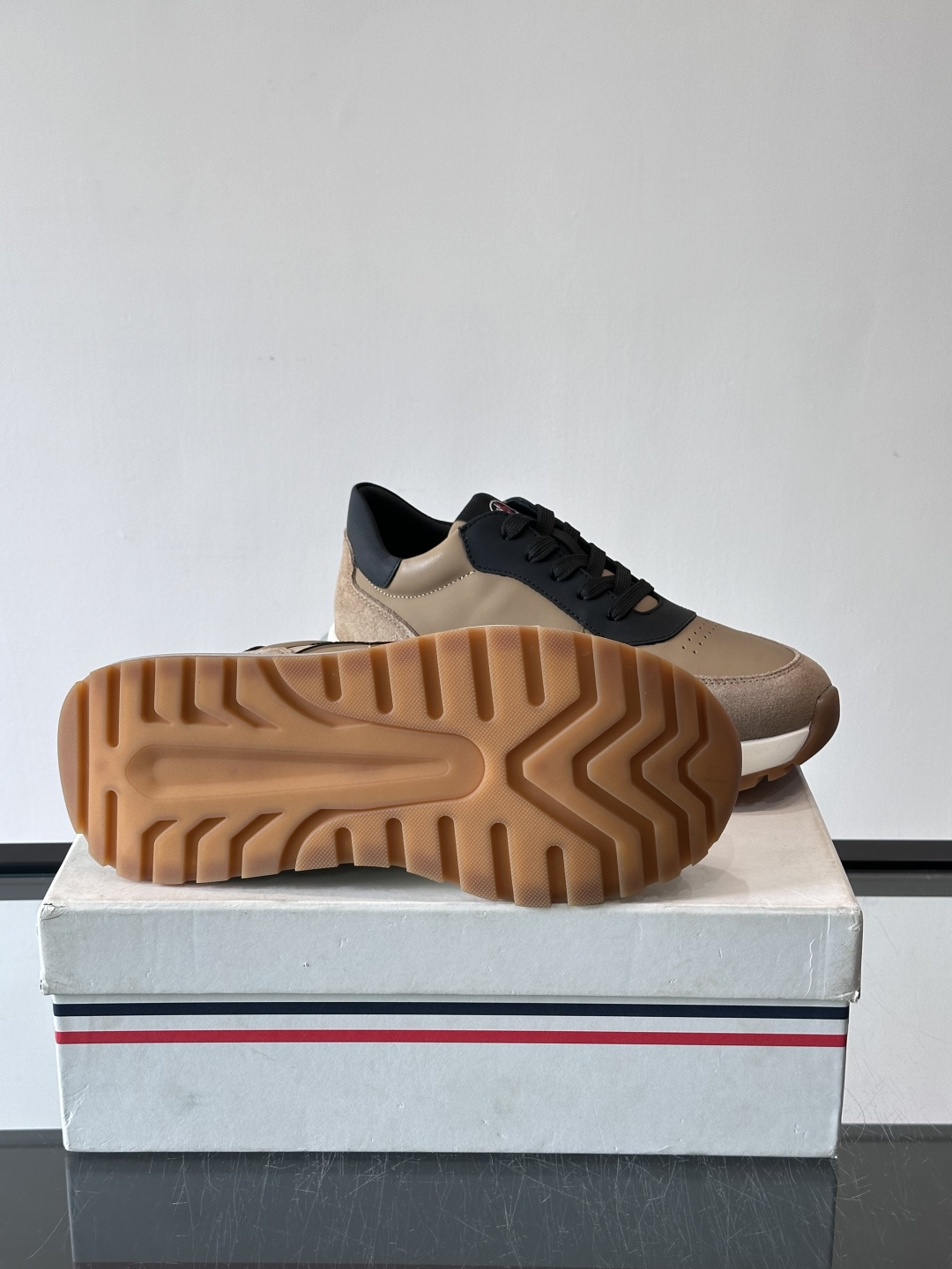 👟Moncler TrailgriP系列户外鞋，采用Cordura防撕裂尼龙+Gore-Tex防水材质，