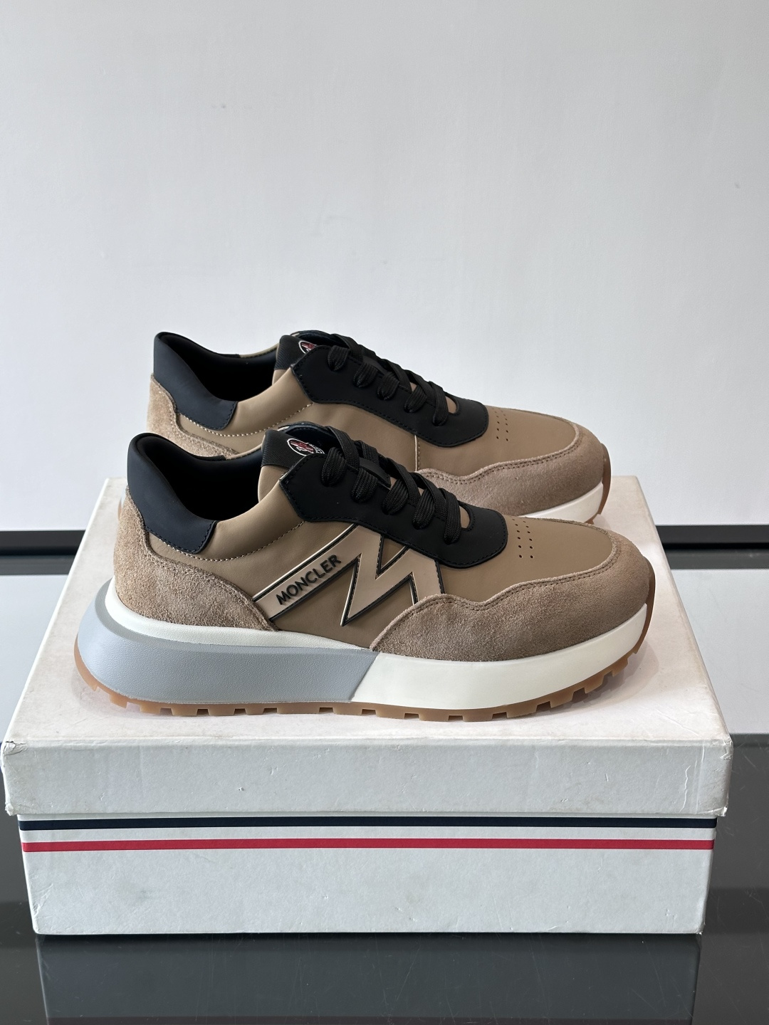 👟Moncler TrailgriP系列户外鞋，采用Cordura防撕裂尼龙+Gore-Tex防水材质，