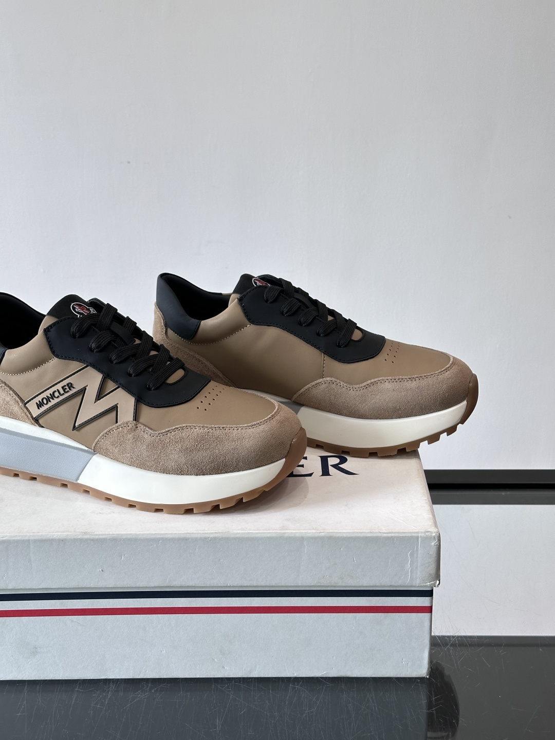 👟Moncler TrailgriP系列户外鞋，采用Cordura防撕裂尼龙+Gore-Tex防水材质，