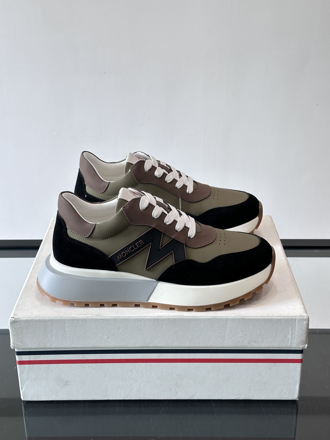 👟Moncler TrailgriP系列户外鞋，采用Cordura防撕裂尼龙+Gore-Tex防水材质，