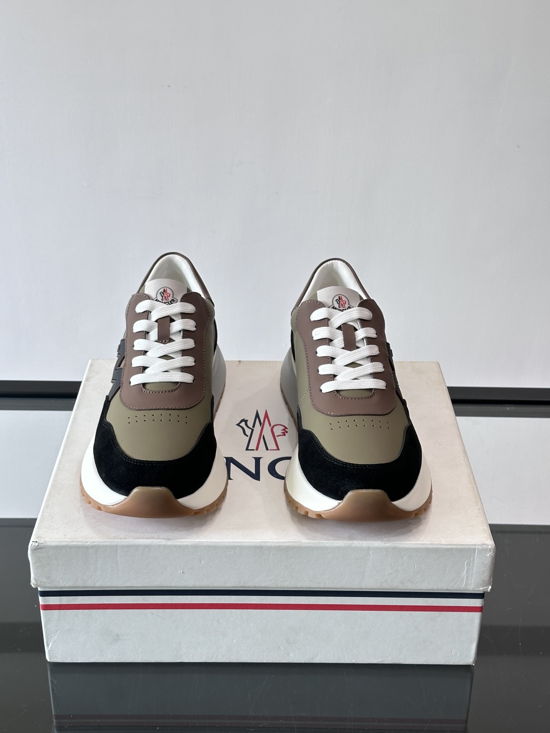 👟Moncler TrailgriP系列户外鞋，采用Cordura防撕裂尼龙+Gore-Tex防水材质，