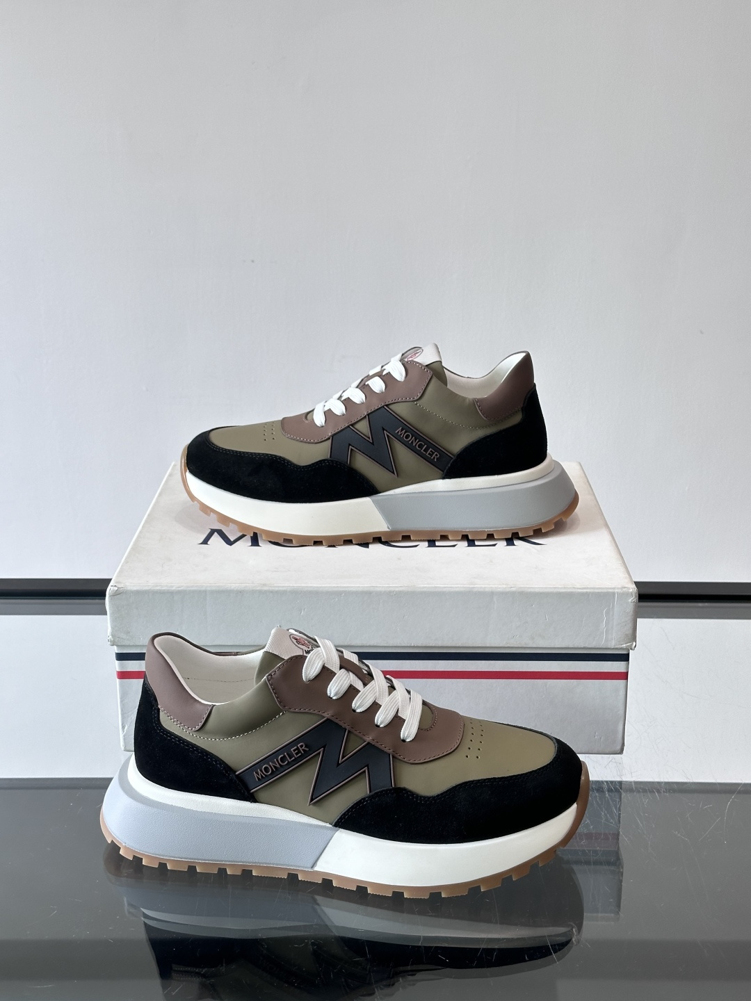 👟Moncler TrailgriP系列户外鞋，采用Cordura防撕裂尼龙+Gore-Tex防水材质，