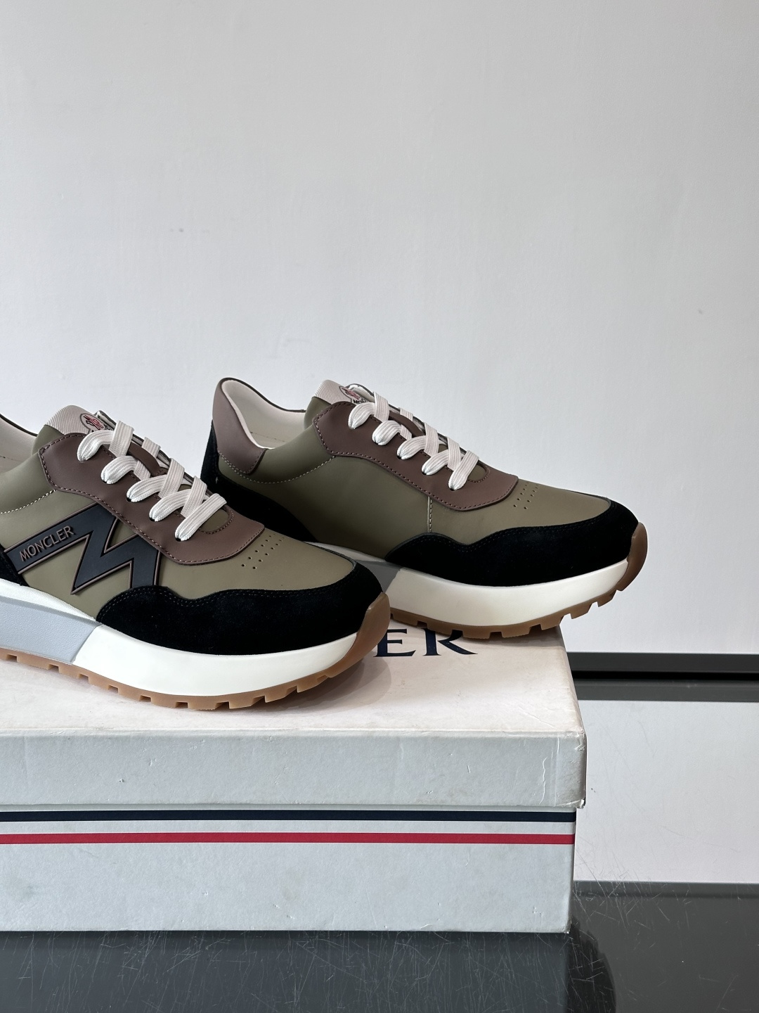 👟Moncler TrailgriP系列户外鞋，采用Cordura防撕裂尼龙+Gore-Tex防水材质，