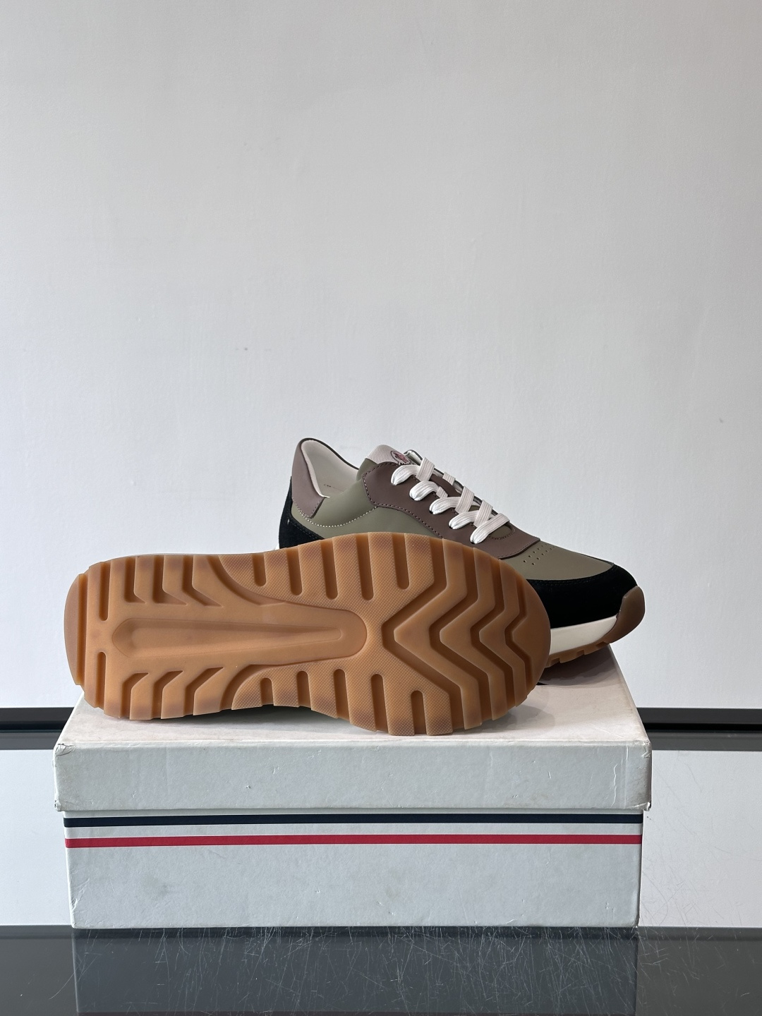 👟Moncler TrailgriP系列户外鞋，采用Cordura防撕裂尼龙+Gore-Tex防水材质，