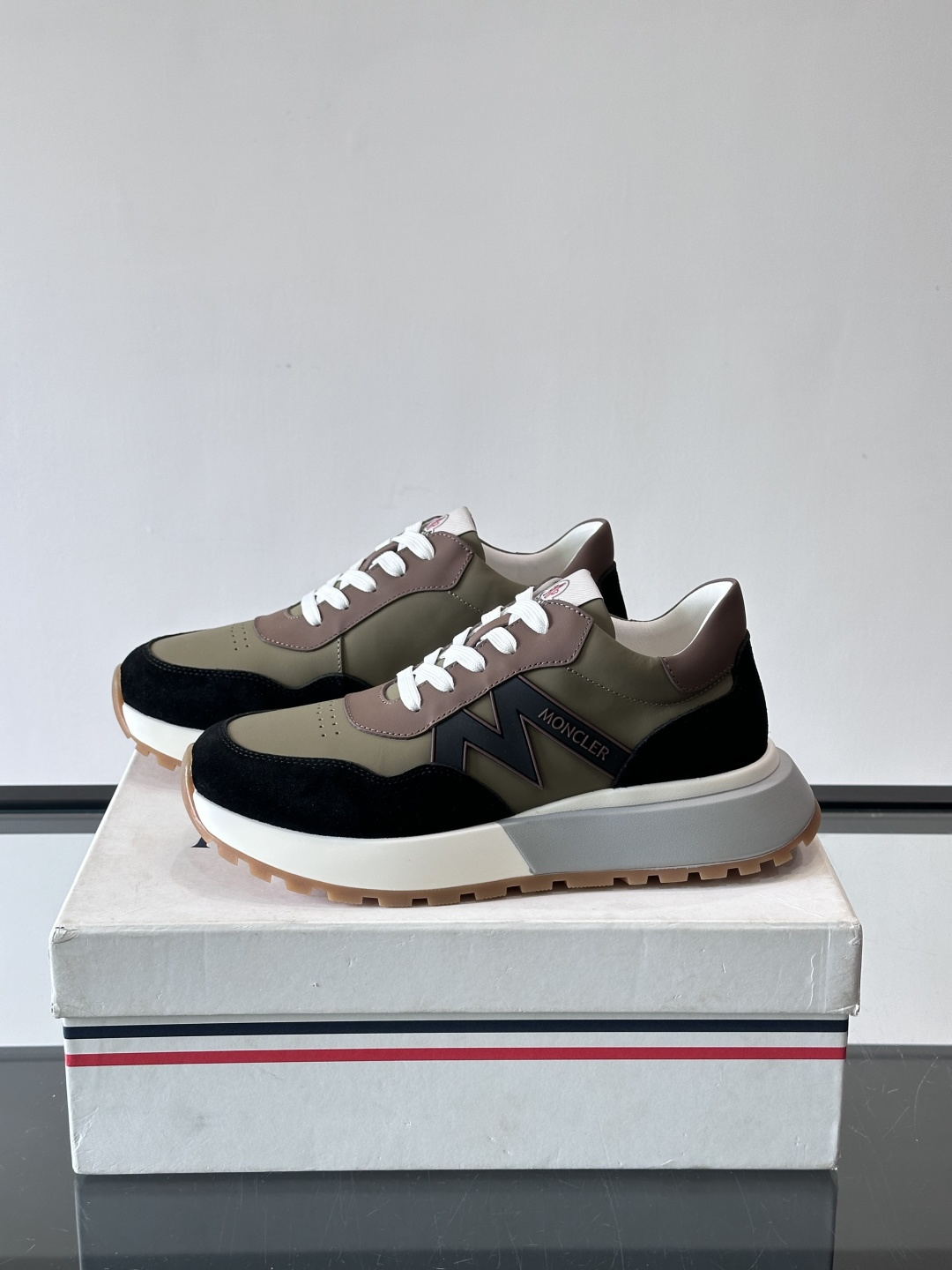 👟Moncler TrailgriP系列户外鞋，采用Cordura防撕裂尼龙+Gore-Tex防水材质，