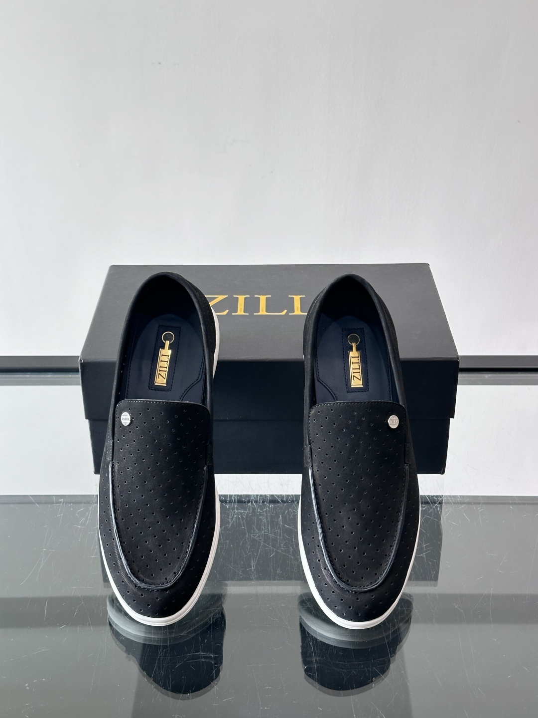 ZILLI法国顶奢男鞋👞ZILLI目之所及‼️简约风貌随心而行。‼️神形兼备，谱写男士魅力。👀棱角之间，