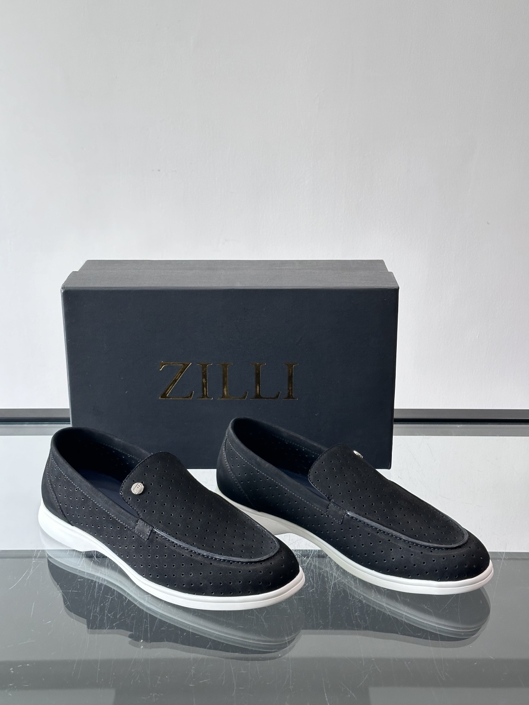 ZILLI法国顶奢男鞋👞ZILLI目之所及‼️简约风貌随心而行。‼️神形兼备，谱写男士魅力。👀棱角之间，