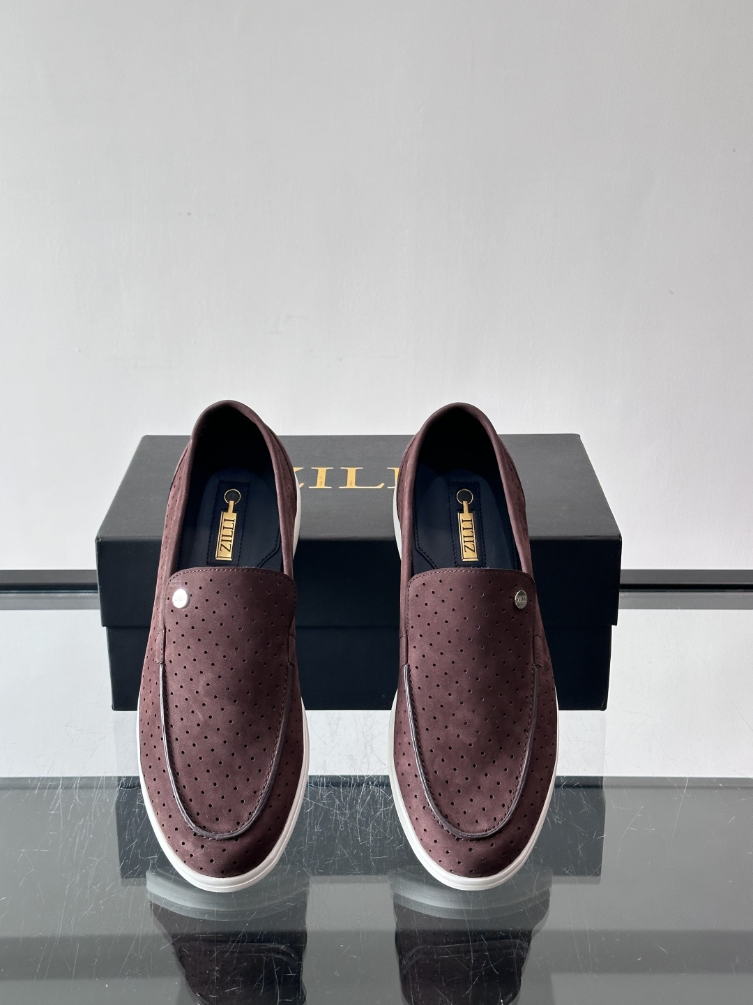 ZILLI法国顶奢男鞋👞ZILLI目之所及‼️简约风貌随心而行。‼️神形兼备，谱写男士魅力。👀棱角之间，