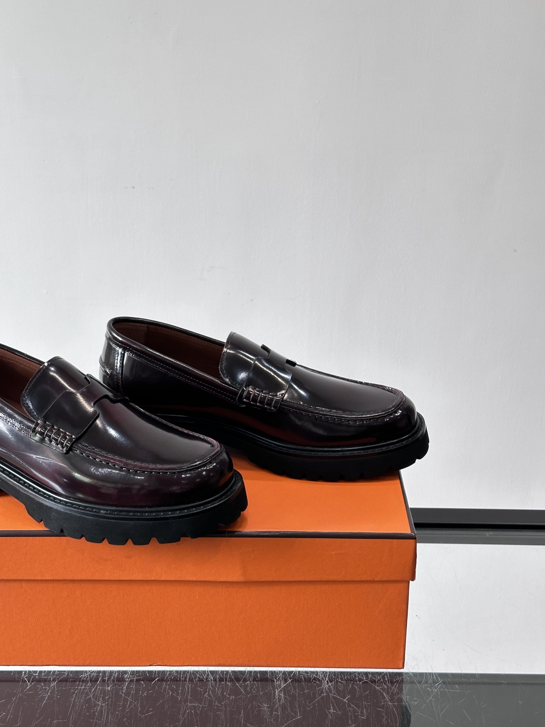 爱马仕Hermes皮鞋👞。2026高级感商务穿搭必备的男鞋~~进口原版牛皮，水染头层牛里，进口橡胶大底！