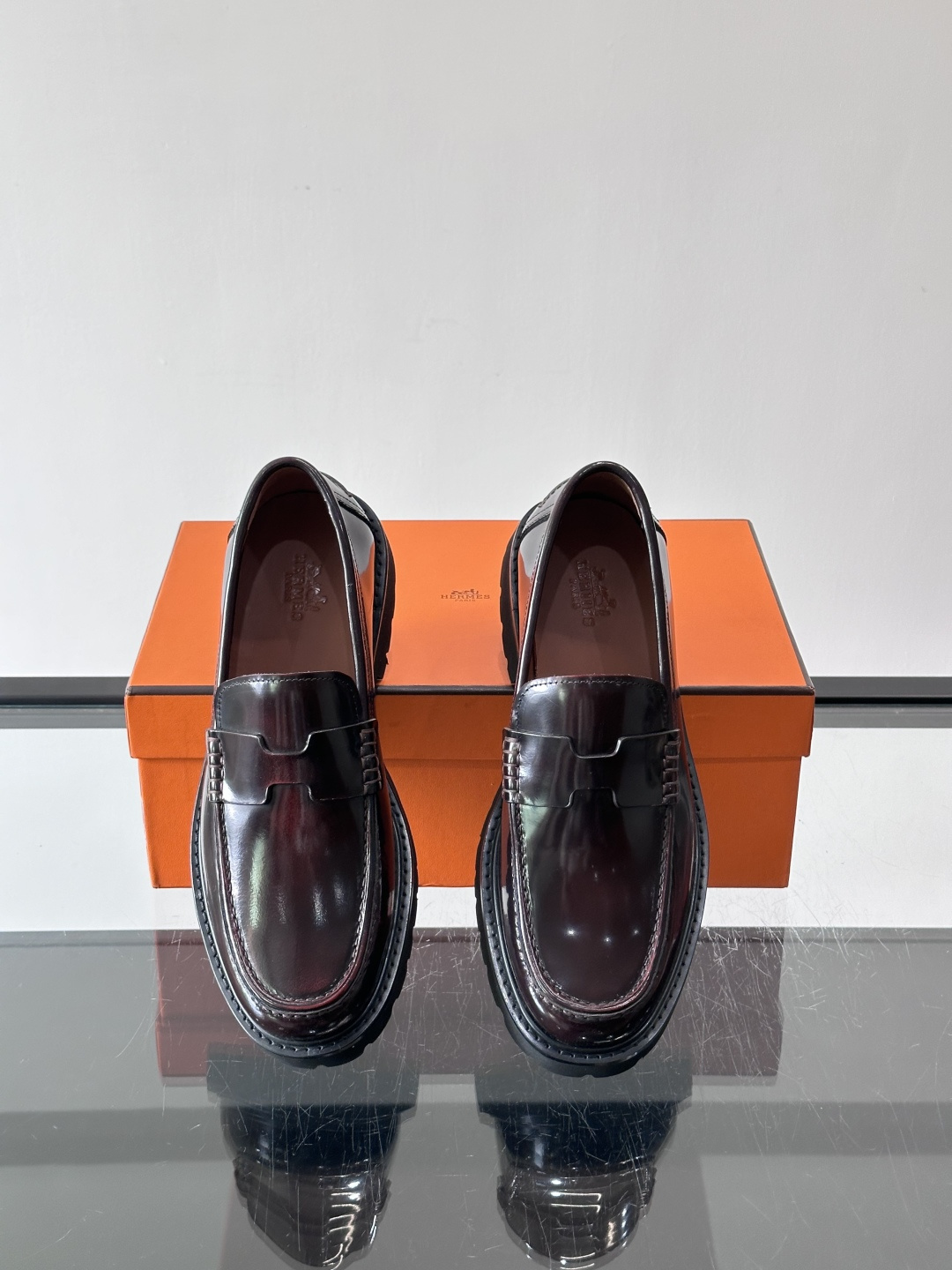 爱马仕Hermes皮鞋👞。2026高级感商务穿搭必备的男鞋~~进口原版牛皮，水染头层牛里，进口橡胶大底！