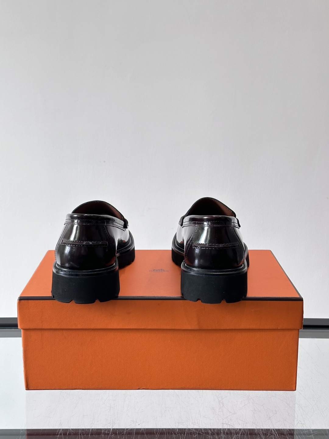 爱马仕Hermes皮鞋👞。2026高级感商务穿搭必备的男鞋~~进口原版牛皮，水染头层牛里，进口橡胶大底！