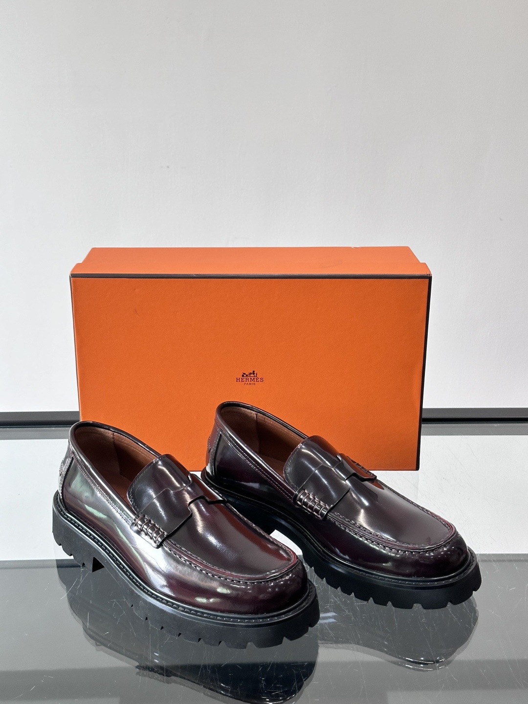 爱马仕Hermes皮鞋👞。2026高级感商务穿搭必备的男鞋~~进口原版牛皮，水染头层牛里，进口橡胶大底！