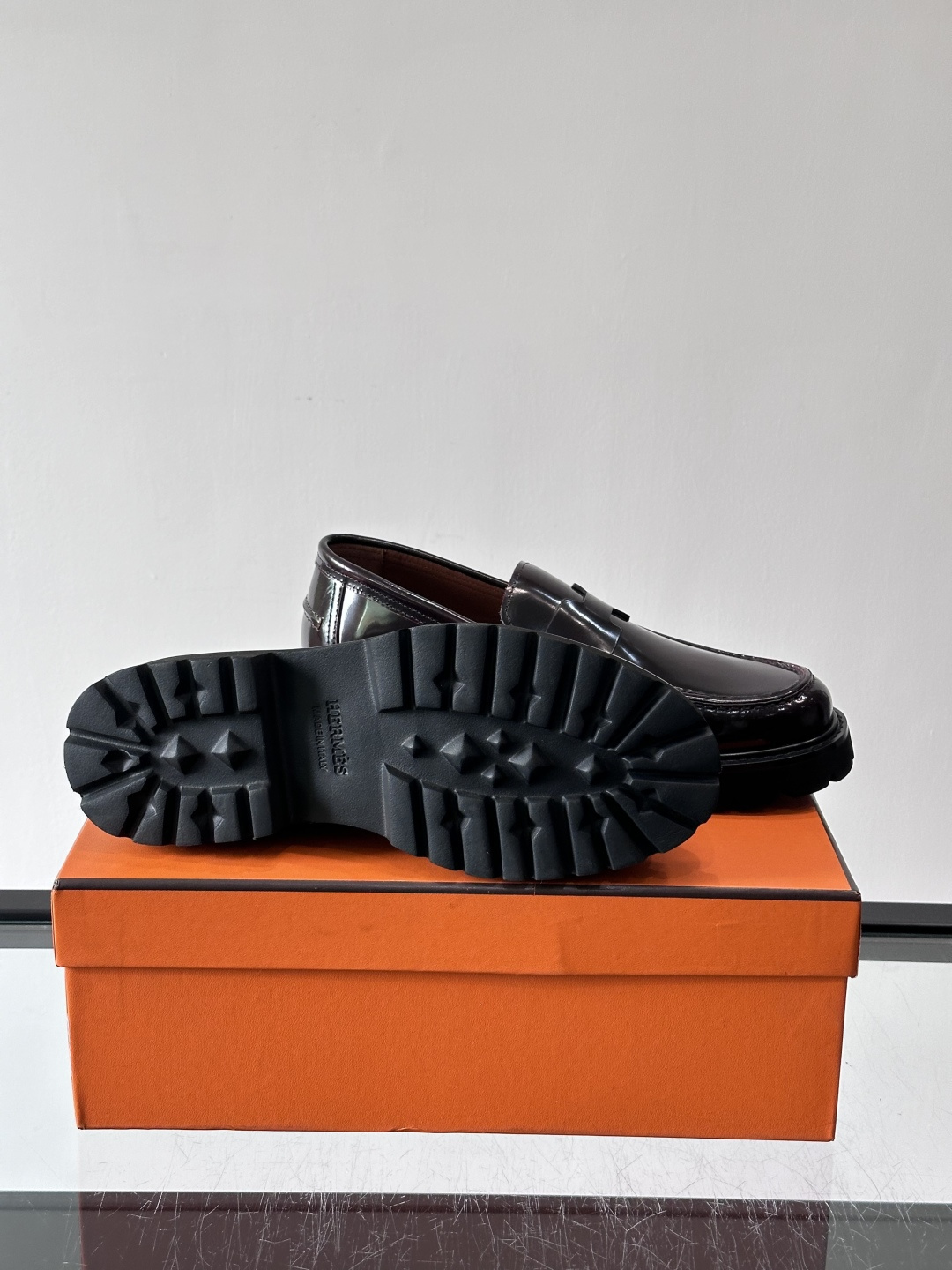 爱马仕Hermes皮鞋👞。2026高级感商务穿搭必备的男鞋~~进口原版牛皮，水染头层牛里，进口橡胶大底！