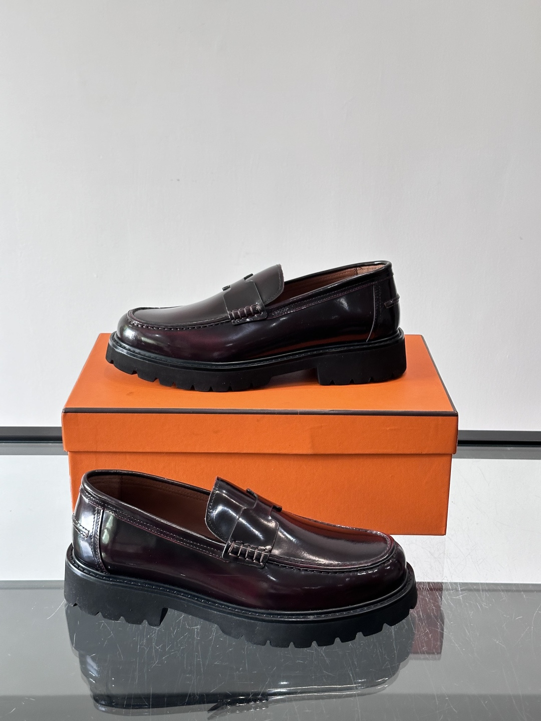 爱马仕Hermes皮鞋👞。2026高级感商务穿搭必备的男鞋~~进口原版牛皮，水染头层牛里，进口橡胶大底！
