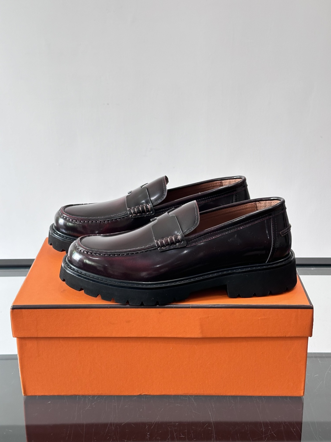 爱马仕Hermes皮鞋👞。2026高级感商务穿搭必备的男鞋~~进口原版牛皮，水染头层牛里，进口橡胶大底！