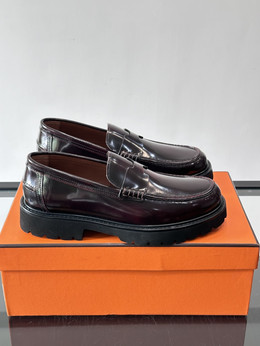 爱马仕Hermes皮鞋👞。2026高级感商务穿搭必备的男鞋~~进口原版牛皮，水染头层牛里，进口橡胶大底！