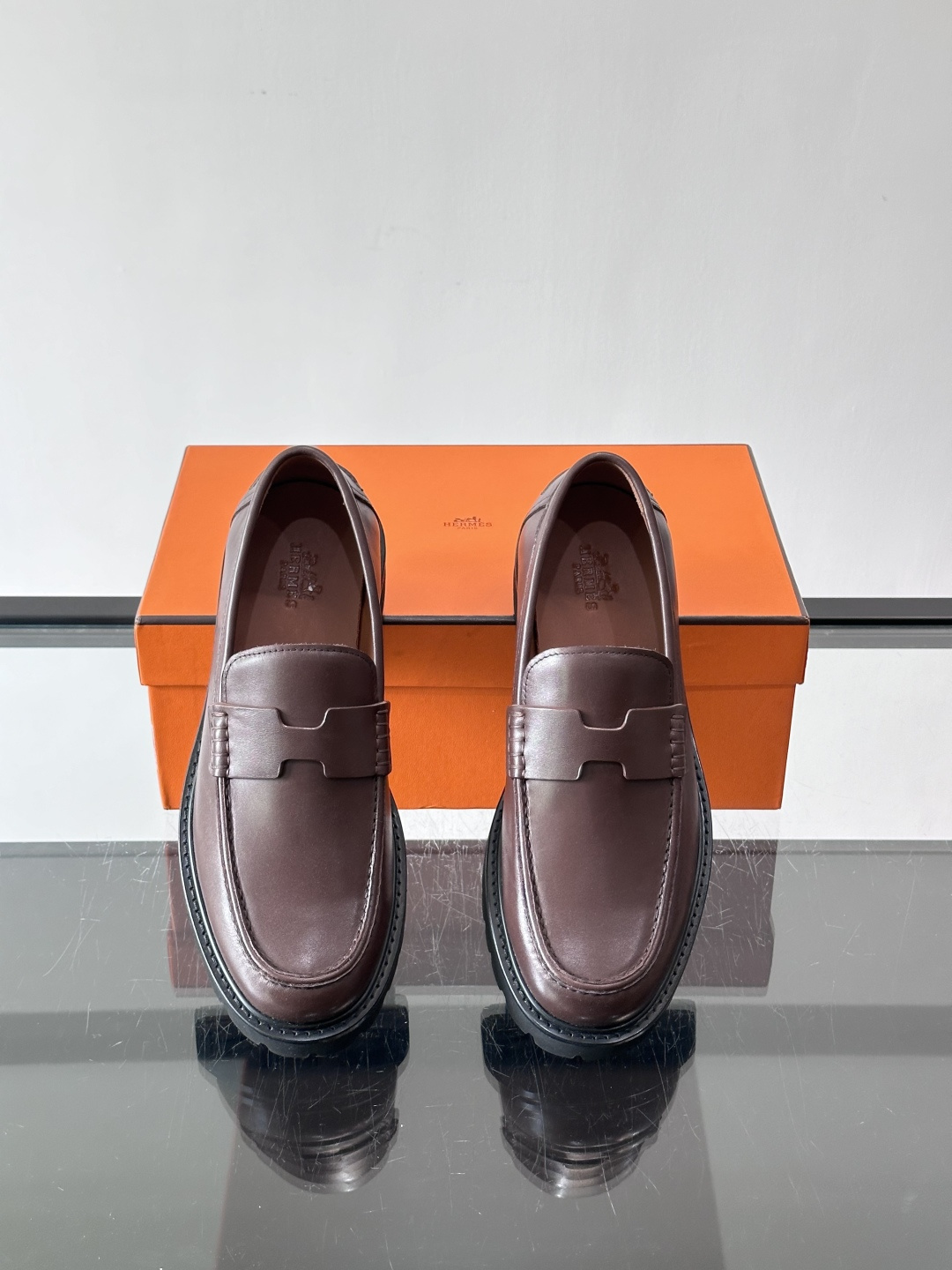 爱马仕Hermes皮鞋👞。2026高级感商务穿搭必备的男鞋~~进口原版牛皮，水染头层牛里，进口橡胶大底！