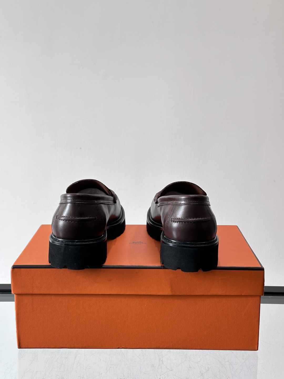 爱马仕Hermes皮鞋👞。2026高级感商务穿搭必备的男鞋~~进口原版牛皮，水染头层牛里，进口橡胶大底！