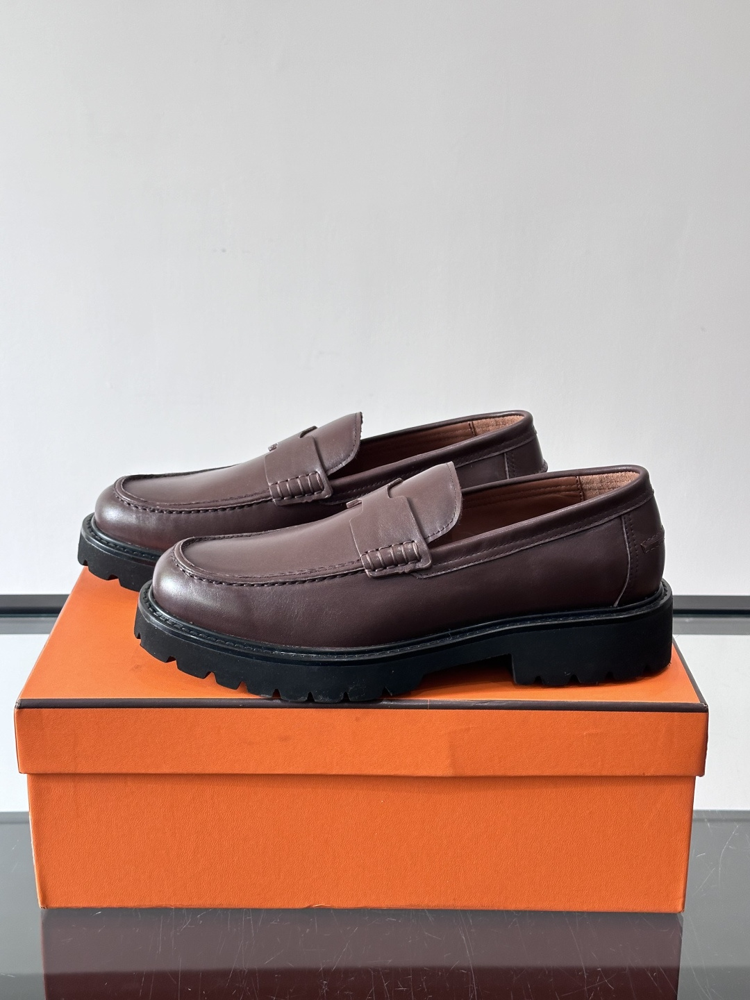 爱马仕Hermes皮鞋👞。2026高级感商务穿搭必备的男鞋~~进口原版牛皮，水染头层牛里，进口橡胶大底！