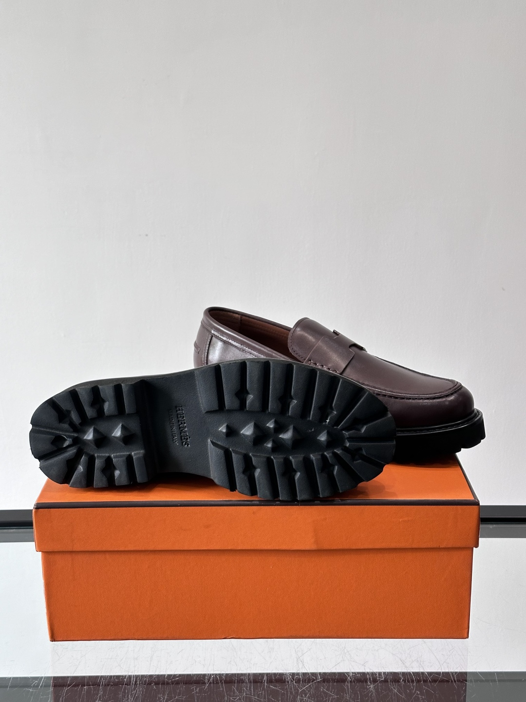 爱马仕Hermes皮鞋👞。2026高级感商务穿搭必备的男鞋~~进口原版牛皮，水染头层牛里，进口橡胶大底！