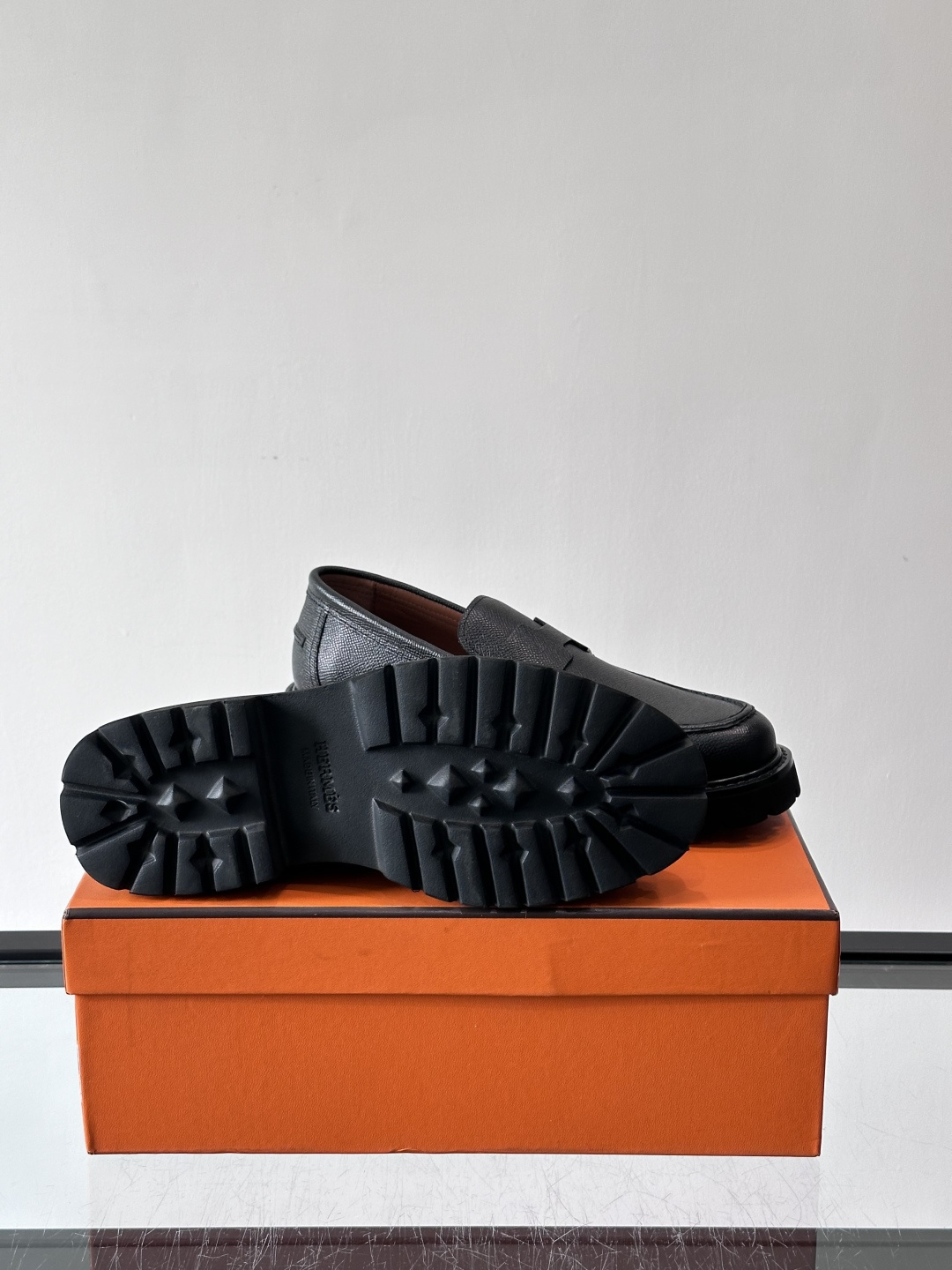 爱马仕Hermes皮鞋👞。2026高级感商务穿搭必备的男鞋~~进口原版牛皮，水染头层牛里，进口橡胶大底！