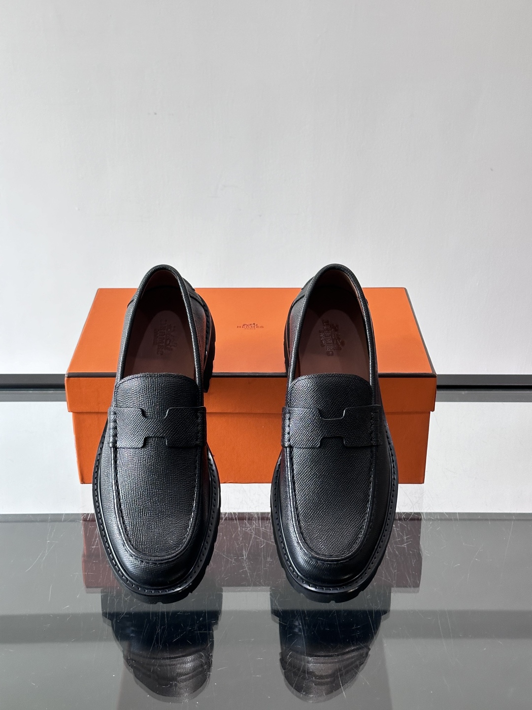 爱马仕Hermes皮鞋👞。2026高级感商务穿搭必备的男鞋~~进口原版牛皮，水染头层牛里，进口橡胶大底！