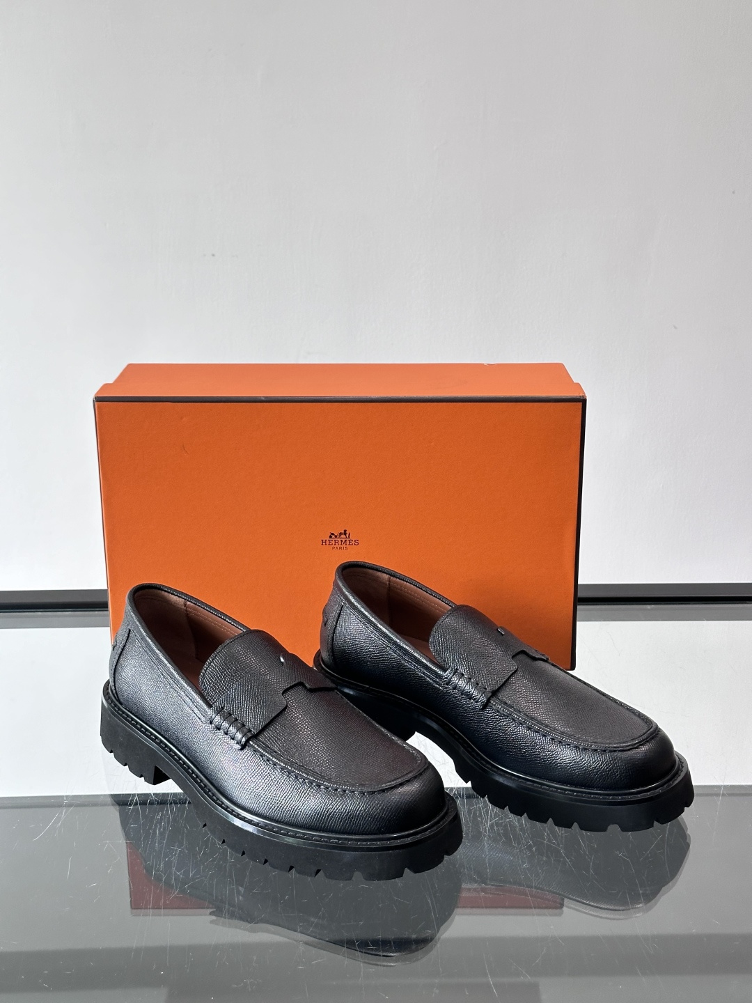 爱马仕Hermes皮鞋👞。2026高级感商务穿搭必备的男鞋~~进口原版牛皮，水染头层牛里，进口橡胶大底！