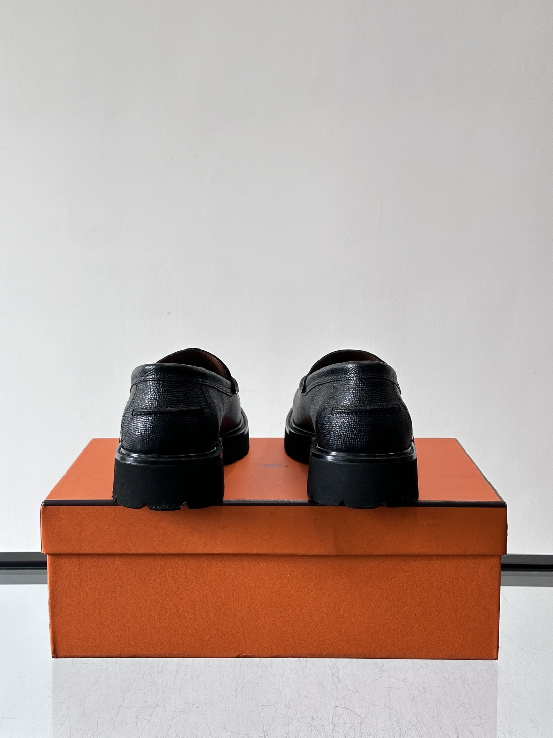 爱马仕Hermes皮鞋👞。2026高级感商务穿搭必备的男鞋~~进口原版牛皮，水染头层牛里，进口橡胶大底！