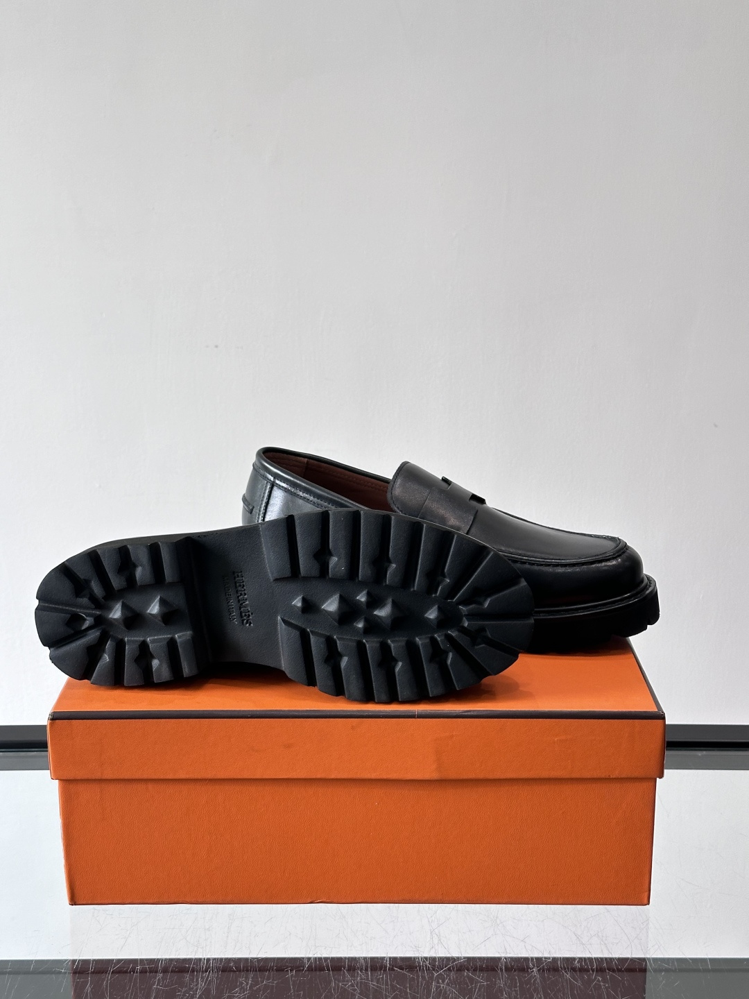 爱马仕Hermes皮鞋👞。2026高级感商务穿搭必备的男鞋~~进口原版牛皮，水染头层牛里，进口橡胶大底！