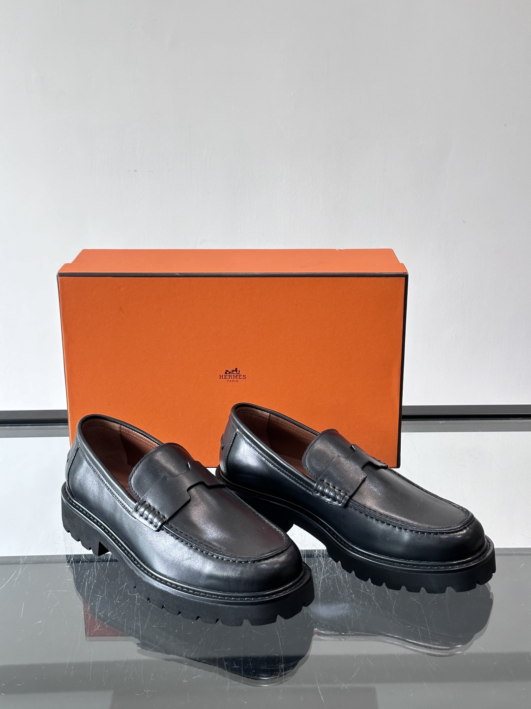 爱马仕Hermes皮鞋👞。2026高级感商务穿搭必备的男鞋~~进口原版牛皮，水染头层牛里，进口橡胶大底！