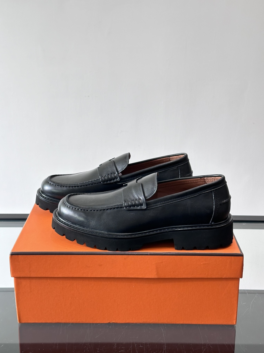 爱马仕Hermes皮鞋👞。2026高级感商务穿搭必备的男鞋~~进口原版牛皮，水染头层牛里，进口橡胶大底！