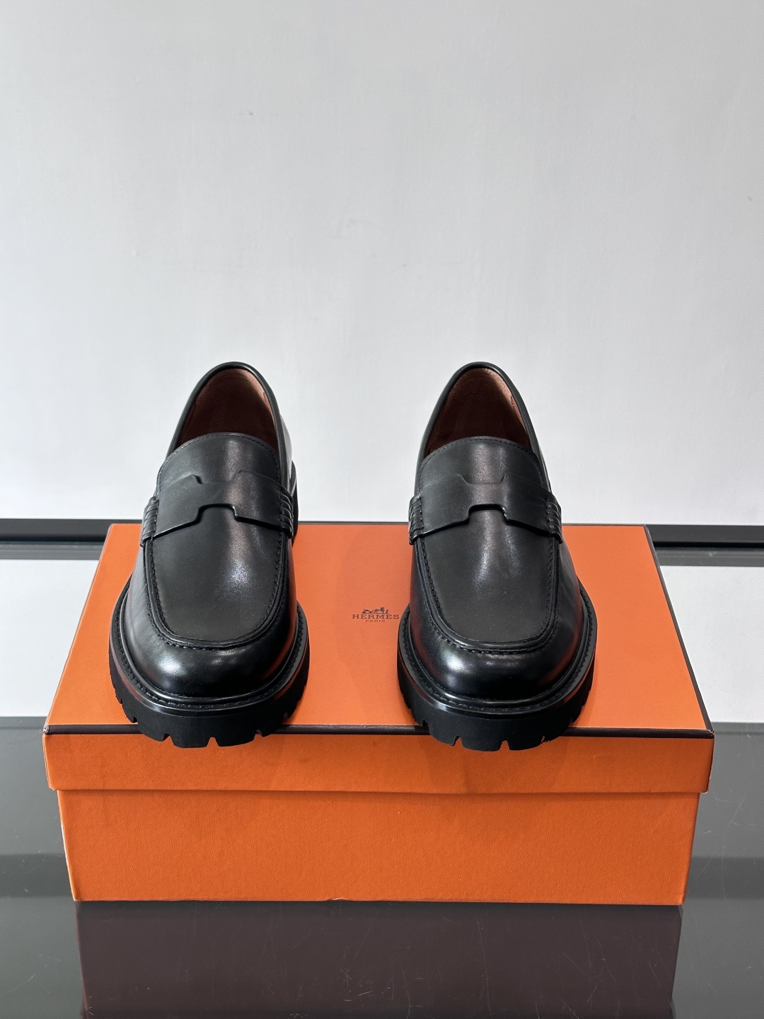 爱马仕Hermes皮鞋👞。2026高级感商务穿搭必备的男鞋~~进口原版牛皮，水染头层牛里，进口橡胶大底！