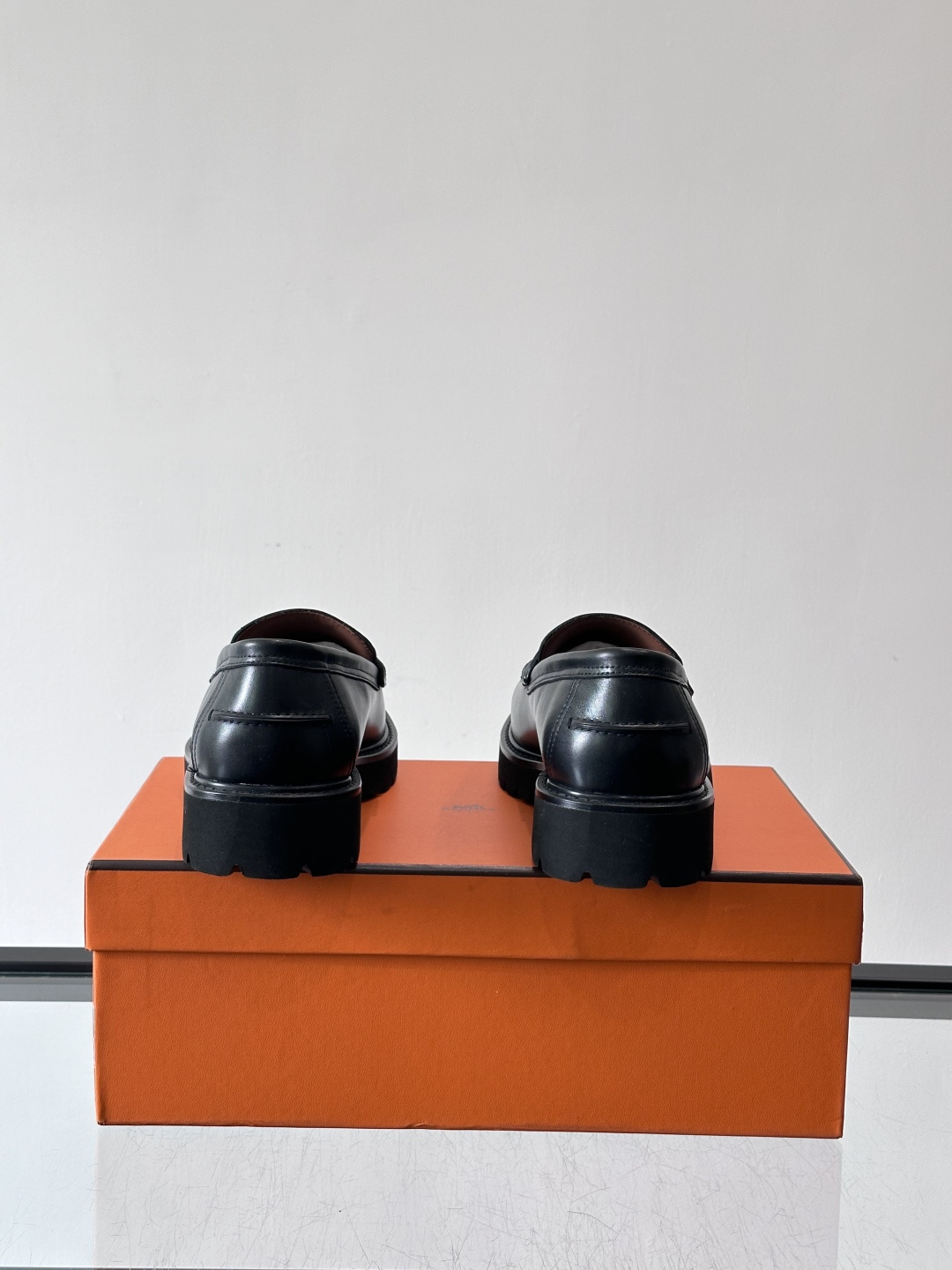 爱马仕Hermes皮鞋👞。2026高级感商务穿搭必备的男鞋~~进口原版牛皮，水染头层牛里，进口橡胶大底！