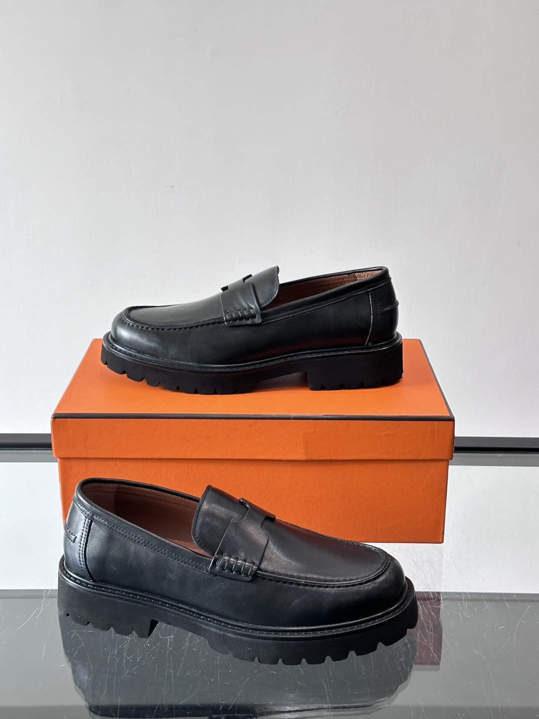 爱马仕Hermes皮鞋👞。2026高级感商务穿搭必备的男鞋~~进口原版牛皮，水染头层牛里，进口橡胶大底！