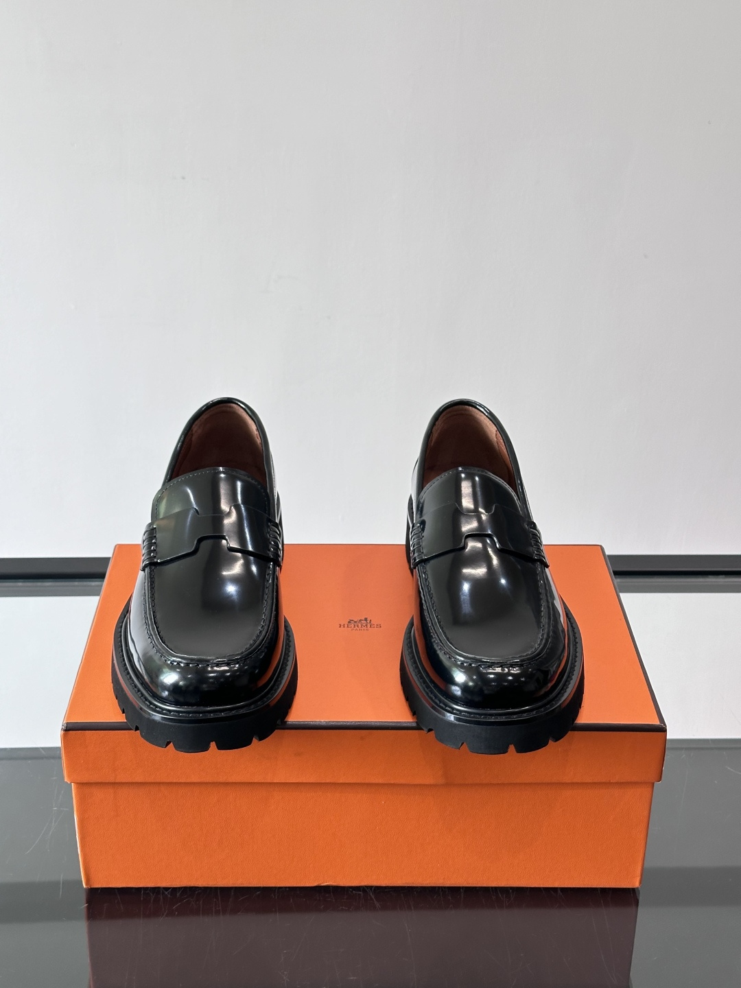 爱马仕Hermes皮鞋👞。2026高级感商务穿搭必备的男鞋~~进口原版牛皮，水染头层牛里，进口橡胶大底！