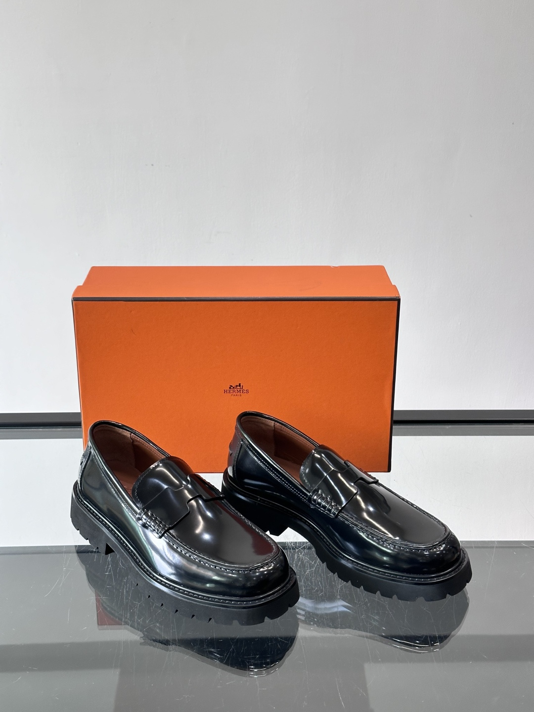 爱马仕Hermes皮鞋👞。2026高级感商务穿搭必备的男鞋~~进口原版牛皮，水染头层牛里，进口橡胶大底！