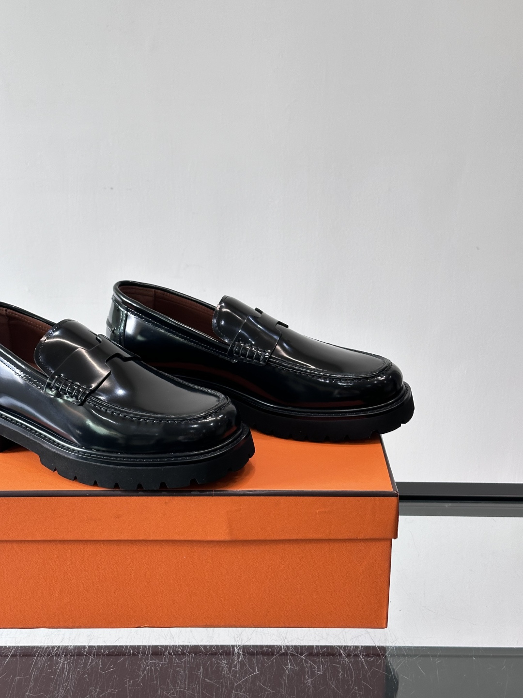 爱马仕Hermes皮鞋👞。2026高级感商务穿搭必备的男鞋~~进口原版牛皮，水染头层牛里，进口橡胶大底！