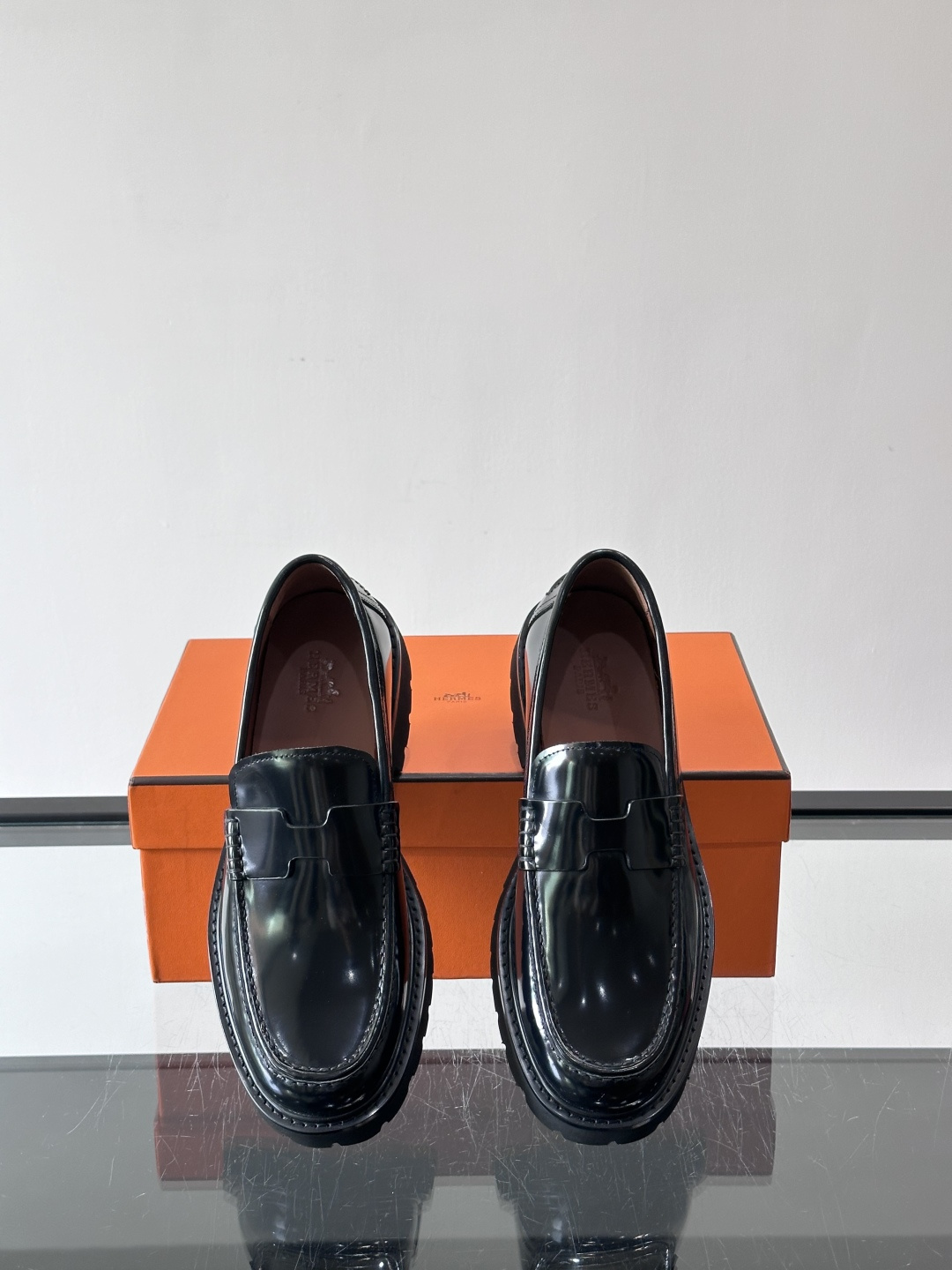 爱马仕Hermes皮鞋👞。2026高级感商务穿搭必备的男鞋~~进口原版牛皮，水染头层牛里，进口橡胶大底！