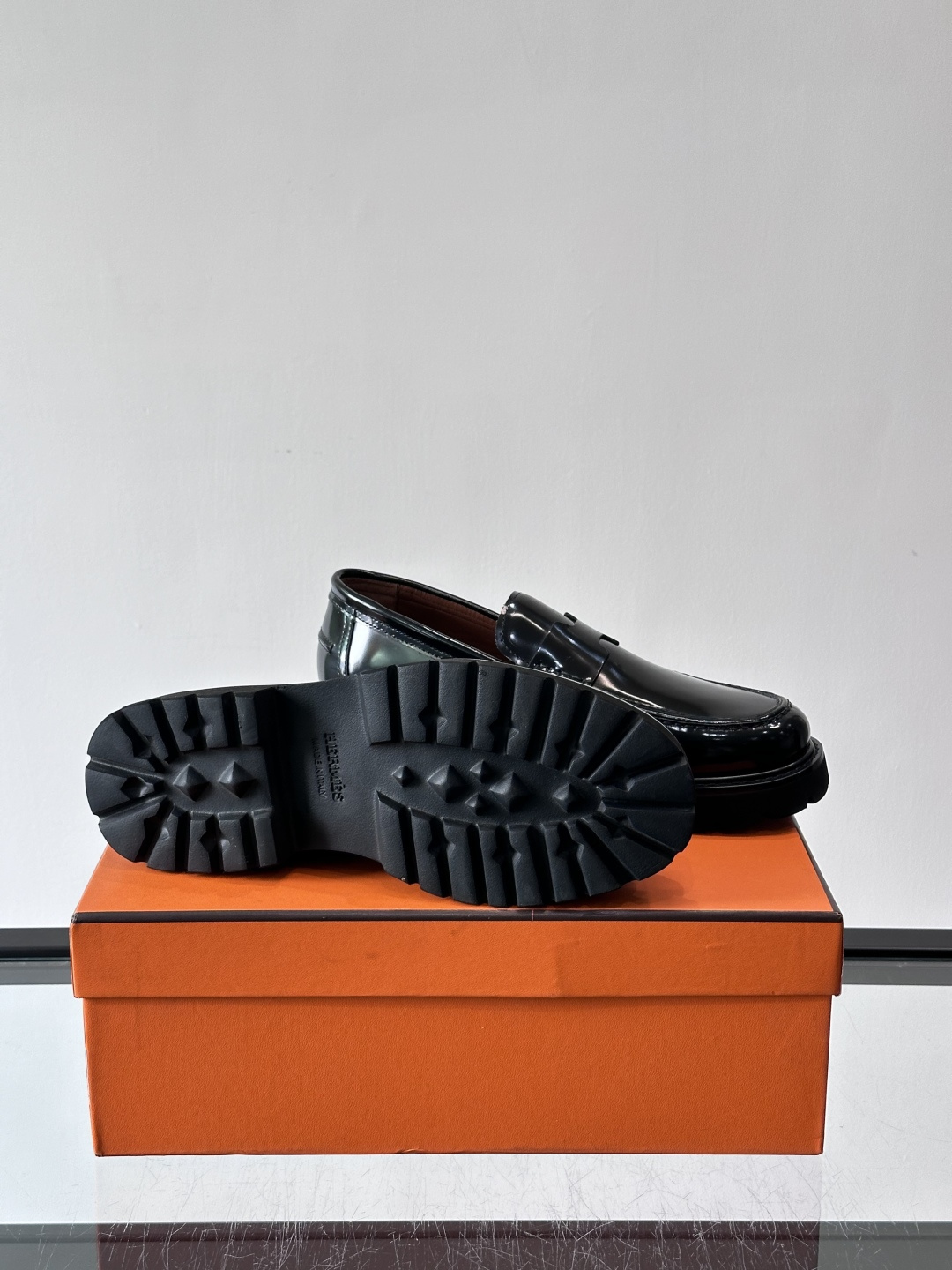 爱马仕Hermes皮鞋👞。2026高级感商务穿搭必备的男鞋~~进口原版牛皮，水染头层牛里，进口橡胶大底！