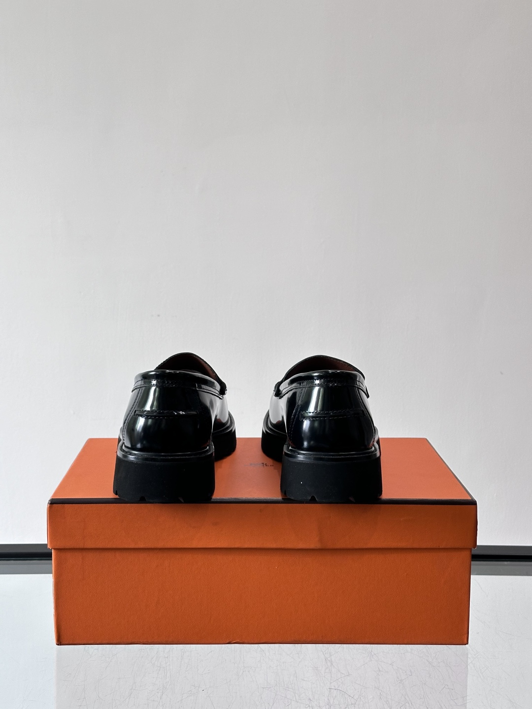 爱马仕Hermes皮鞋👞。2026高级感商务穿搭必备的男鞋~~进口原版牛皮，水染头层牛里，进口橡胶大底！