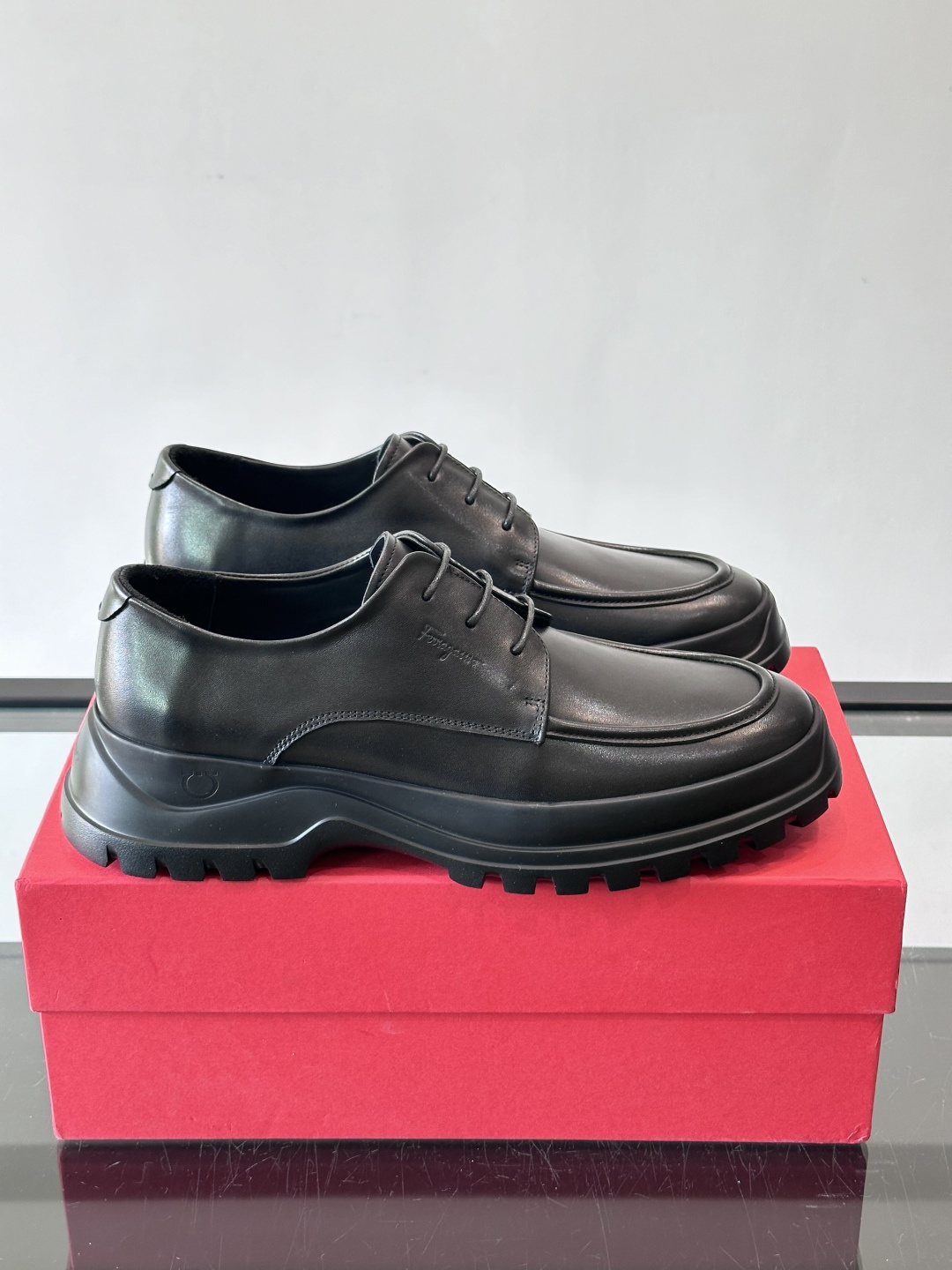 F🆕高端男士正装鞋休闲皮鞋，绅士臻享 型男必备 头层牛皮鞋面 皮质质感一览无余 小牛皮透气内里，橡胶大底