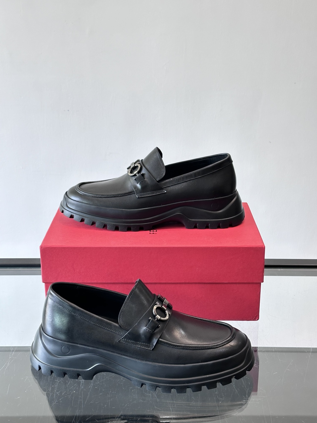 F🆕高端男士正装鞋休闲皮鞋，绅士臻享 型男必备 头层牛皮鞋面 皮质质感一览无余 小牛皮透气内里，橡胶大底