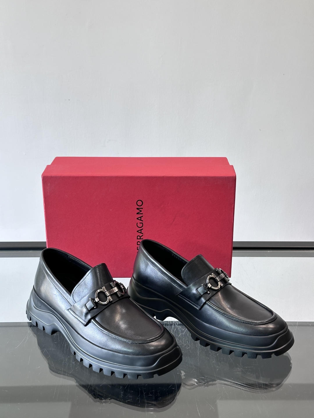 F🆕高端男士正装鞋休闲皮鞋，绅士臻享 型男必备 头层牛皮鞋面 皮质质感一览无余 小牛皮透气内里，橡胶大底