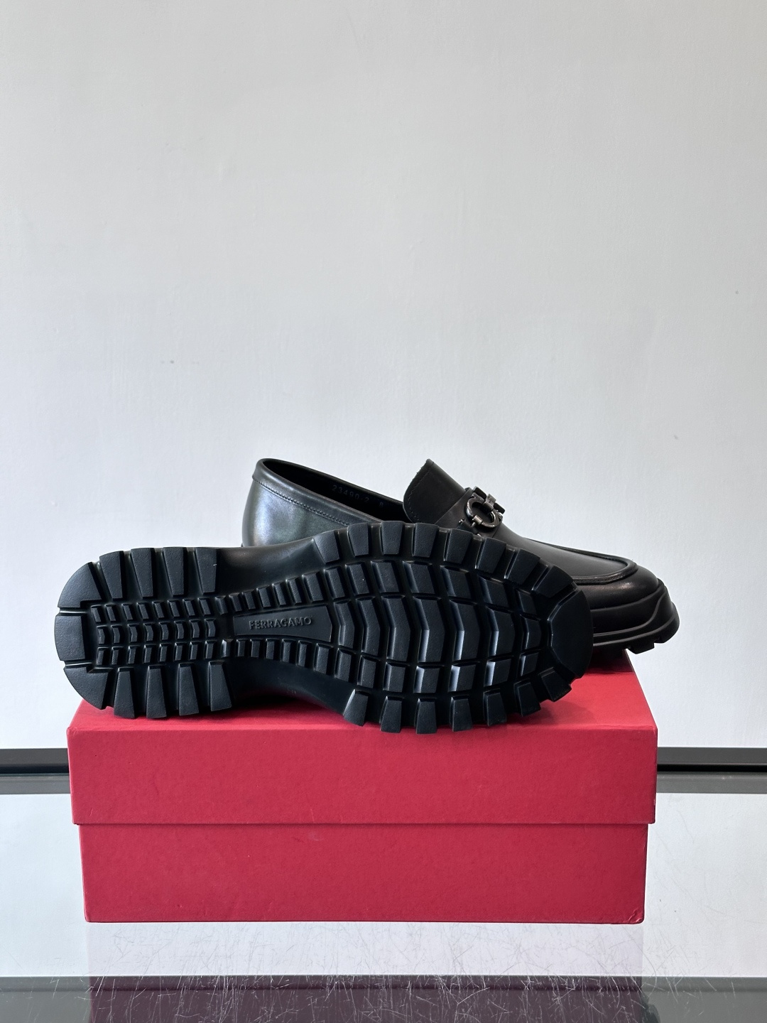 F🆕高端男士正装鞋休闲皮鞋，绅士臻享 型男必备 头层牛皮鞋面 皮质质感一览无余 小牛皮透气内里，橡胶大底