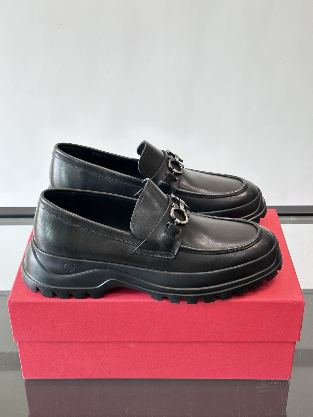 F🆕高端男士正装鞋休闲皮鞋，绅士臻享 型男必备 头层牛皮鞋面 皮质质感一览无余 小牛皮透气内里，橡胶大底