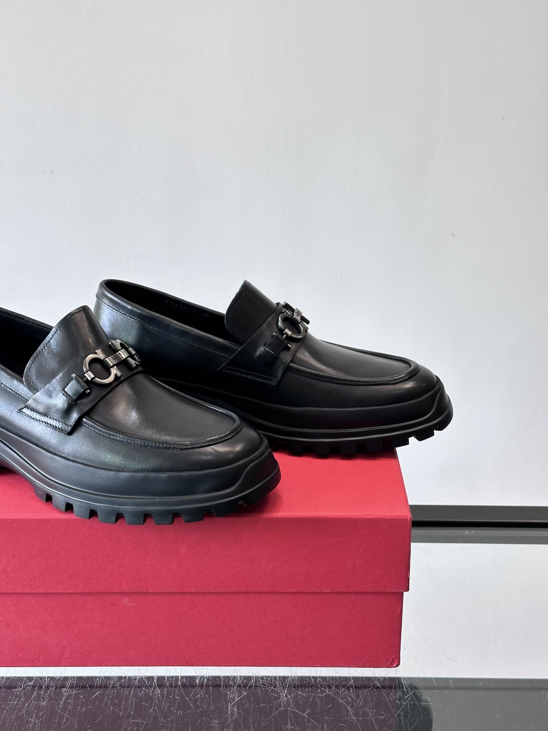 F🆕高端男士正装鞋休闲皮鞋，绅士臻享 型男必备 头层牛皮鞋面 皮质质感一览无余 小牛皮透气内里，橡胶大底