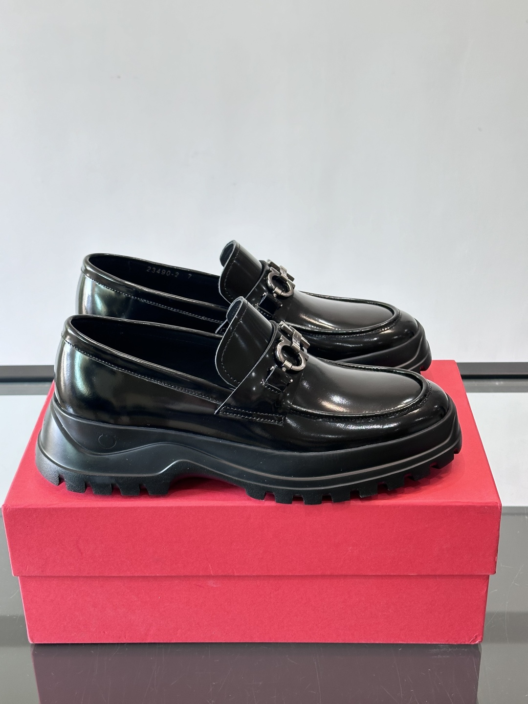 F🆕高端男士正装鞋休闲皮鞋，绅士臻享 型男必备 头层牛皮鞋面 皮质质感一览无余 小牛皮透气内里，橡胶大底