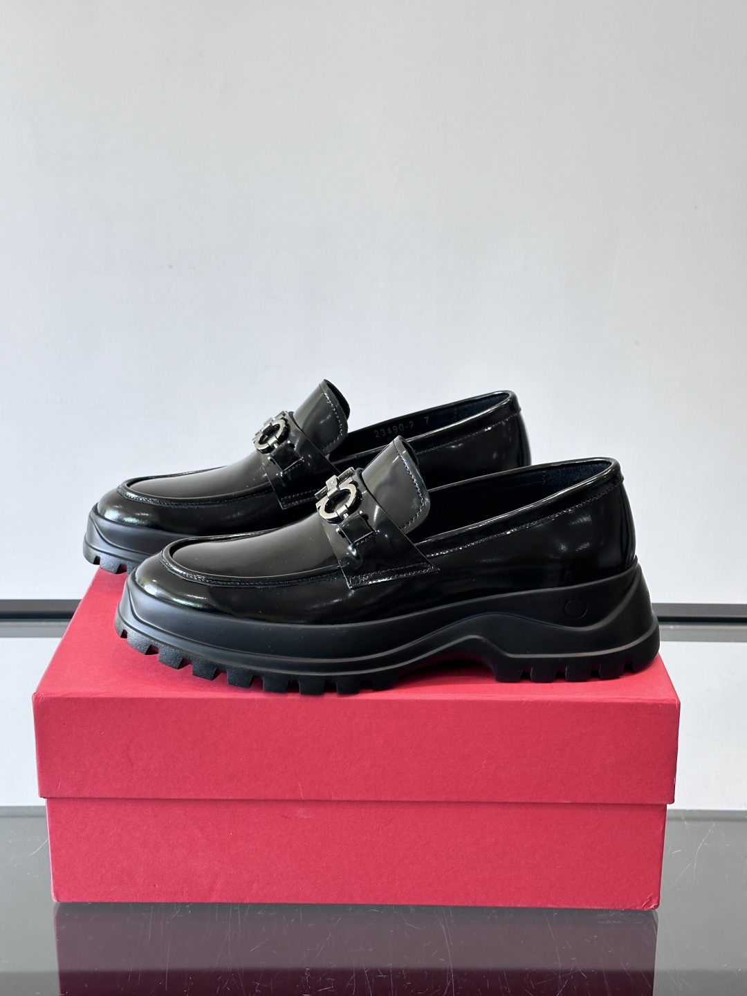 F🆕高端男士正装鞋休闲皮鞋，绅士臻享 型男必备 头层牛皮鞋面 皮质质感一览无余 小牛皮透气内里，橡胶大底